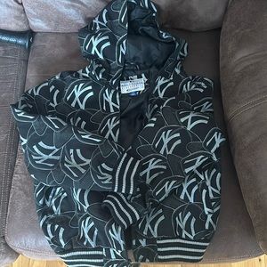 Yankees jacket: MLB Genuine Merchandise kids size 6